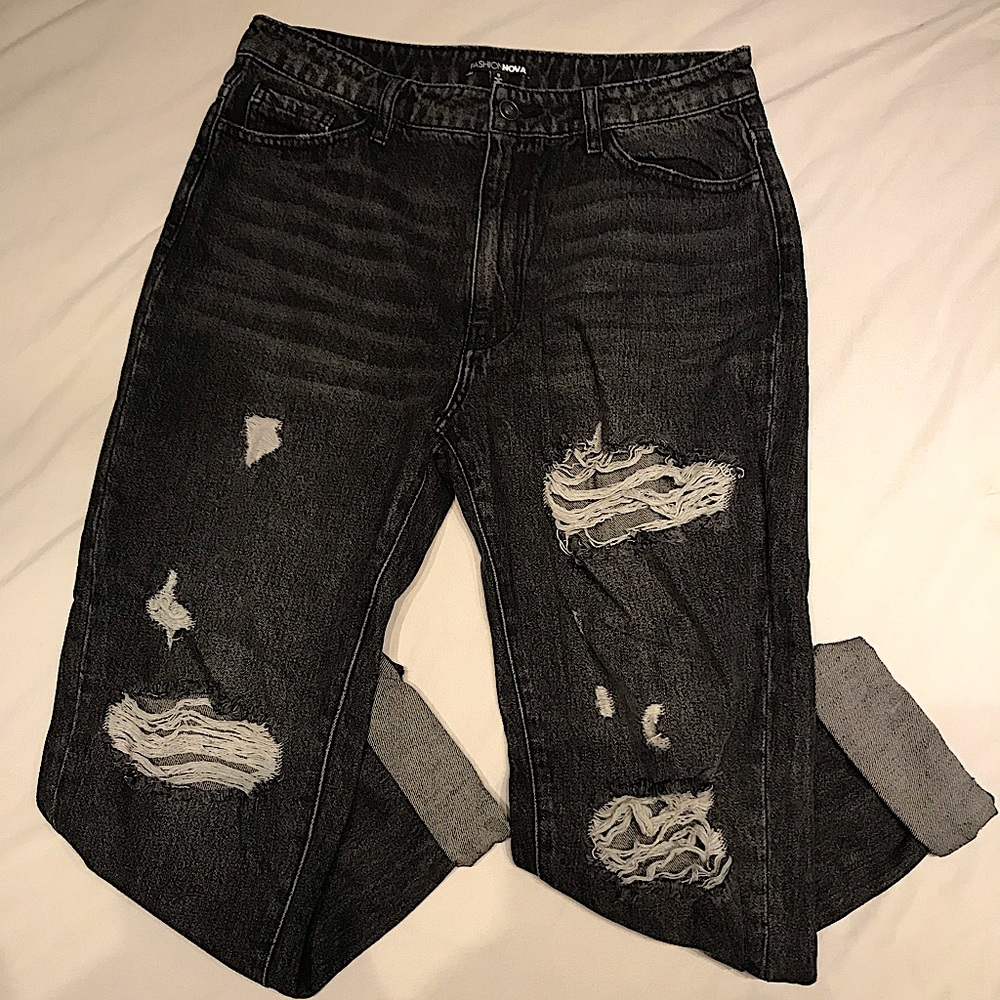 Ripped black-washed straight Fashion Nova jeans (Size M) NEW! Never used